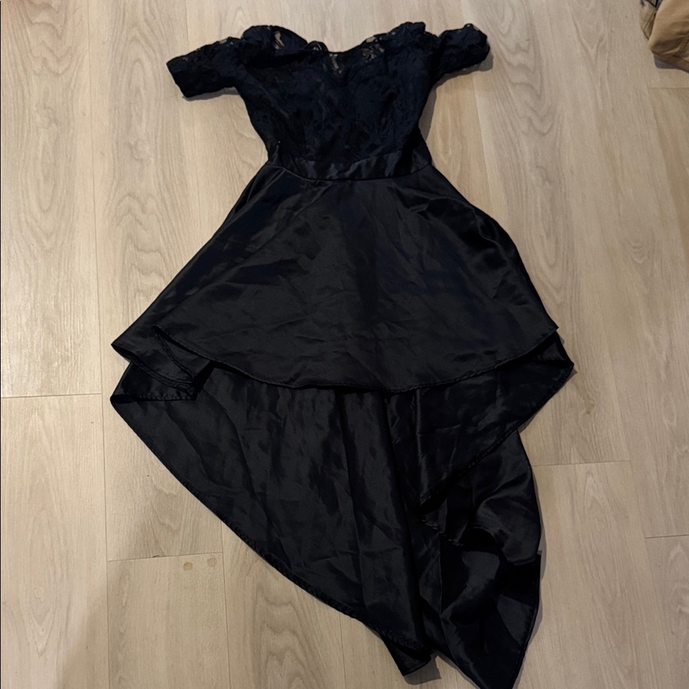 Elegant Black Lace Evening Dress